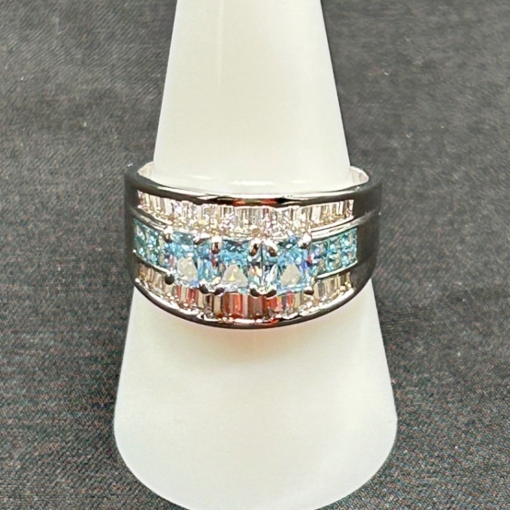 Bomb Party The Confidence is Real Ring RBP7268 Aquamarine Ice Crystal Size 9 NEW